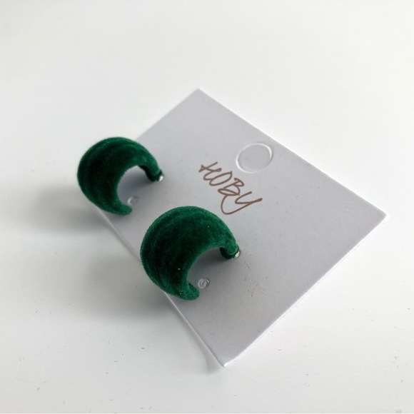 Velvet Earrings in Green - Picture 4 of 7